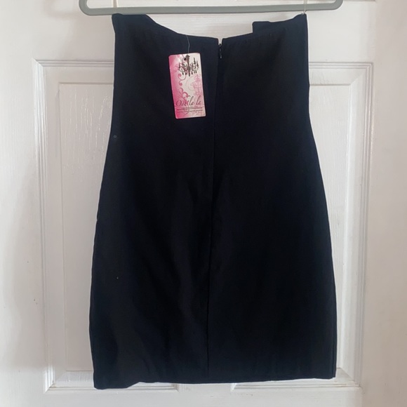 Perfect Little Black Dress!  Just the right amount of spandex for a classy fit. - Picture 4 of 7